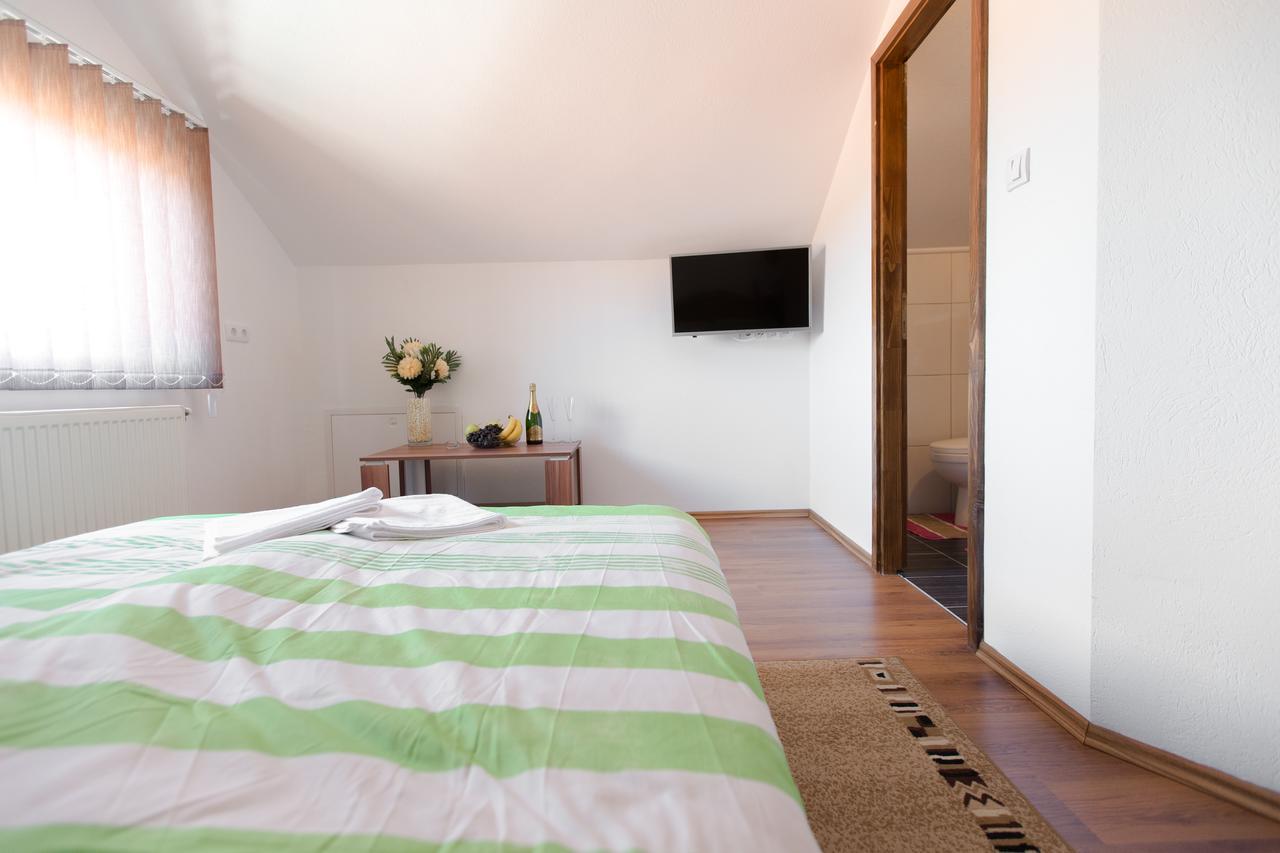 Guesthouse Vila Puzic Banja Luka Buitenkant foto